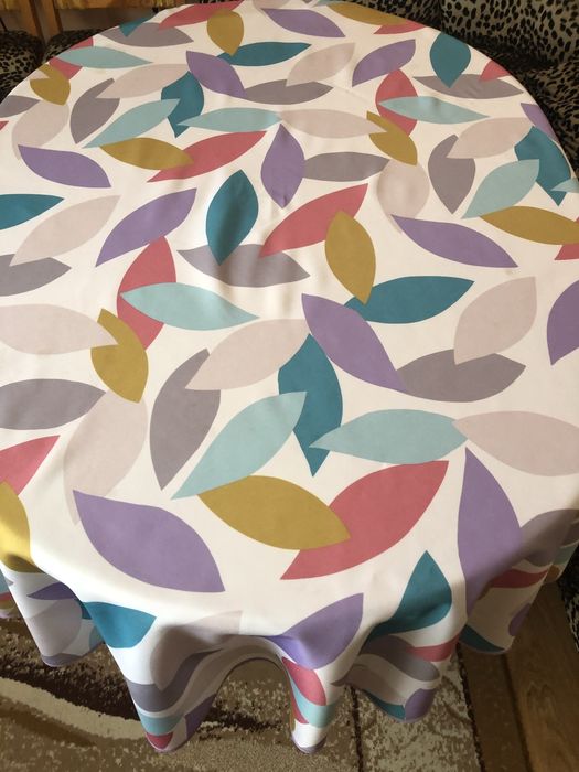 Два броя покривки за маса