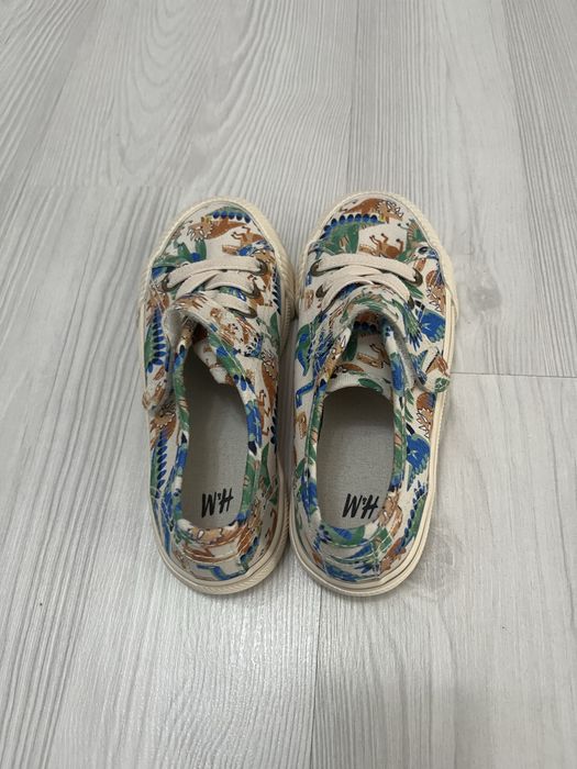 Tenesi noi marimea 27 H&m