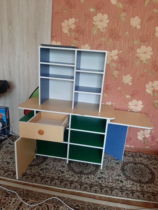 Продам шкафчик стол для игрушек, книжек