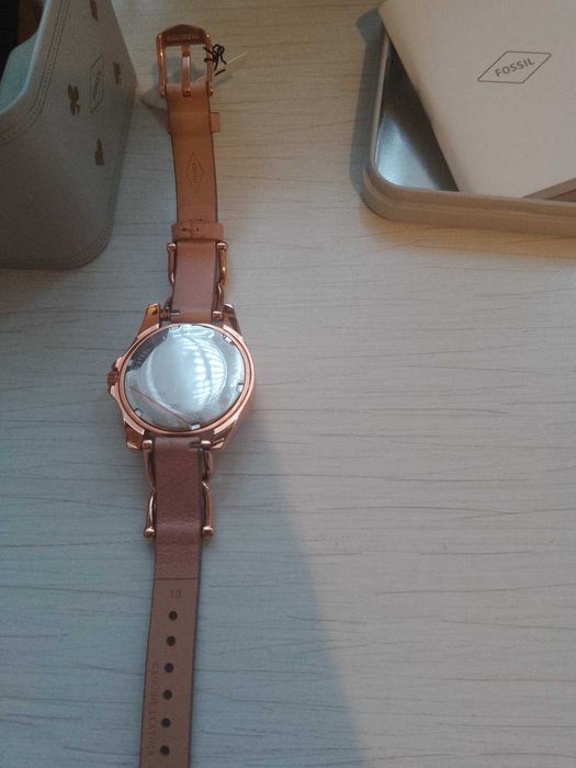 Fossil Riley чисто нов часовник  в кутия,закупен от Америка