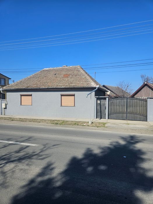 Casa de vanzare, cititi descrierea