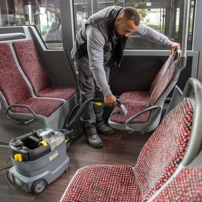 Професионално почистване с перяща прахосмукачка