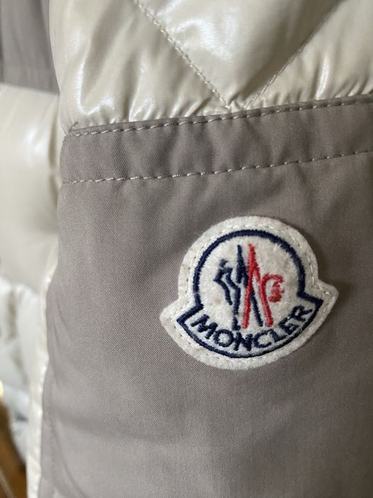 Продам зимнею куртку оригинал монклер