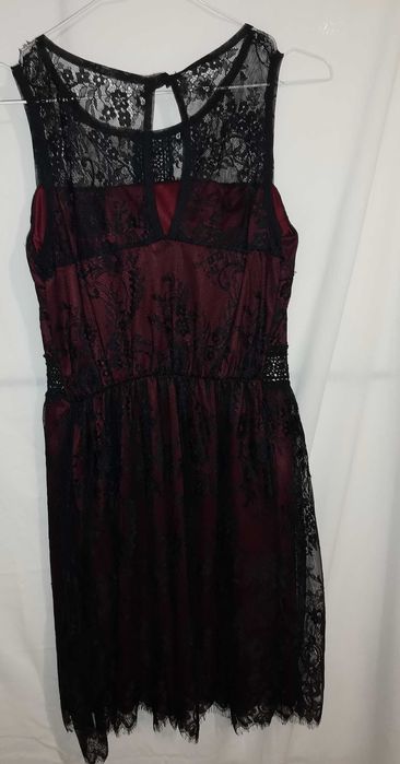 Дантелена официална рокля