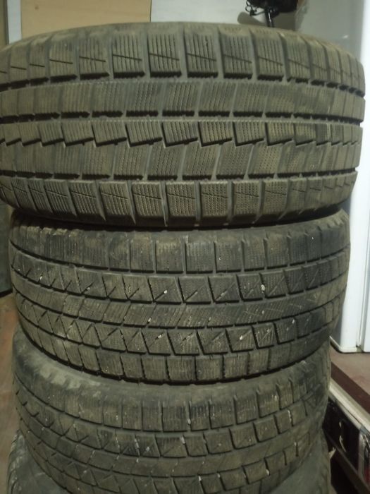 Продам шины 225/45/17р зимний