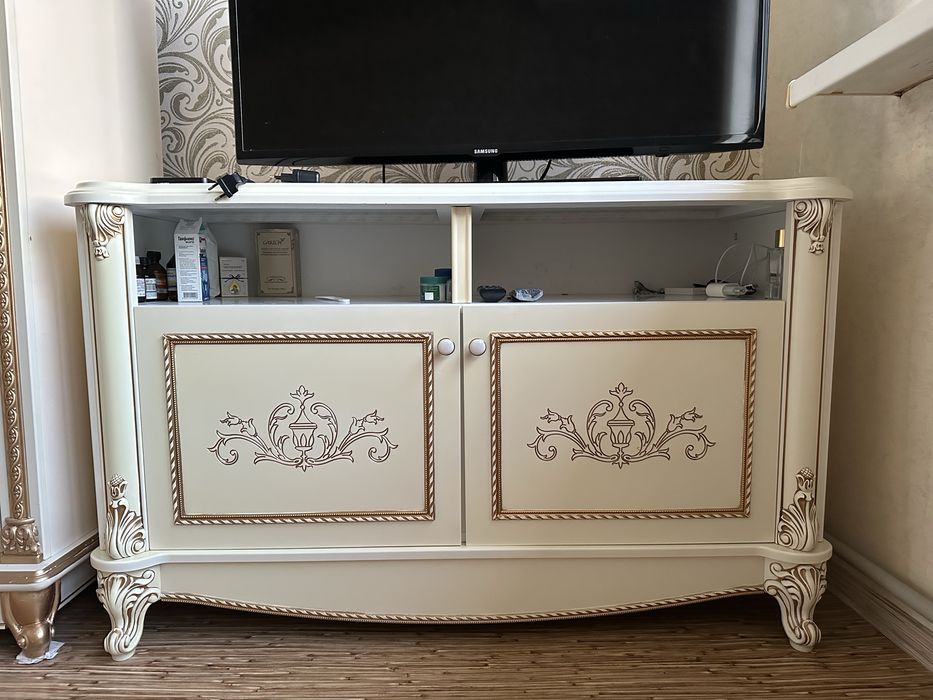 Тумбочка под телевизор