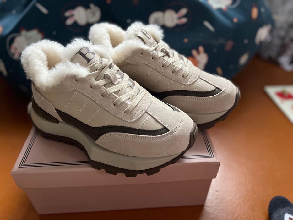 Продам кроссовки. Зима