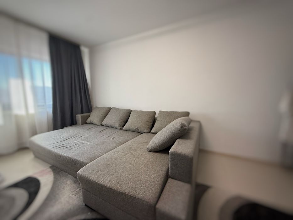 Canapea extensibilă gri + 5 perne, preț avantajos