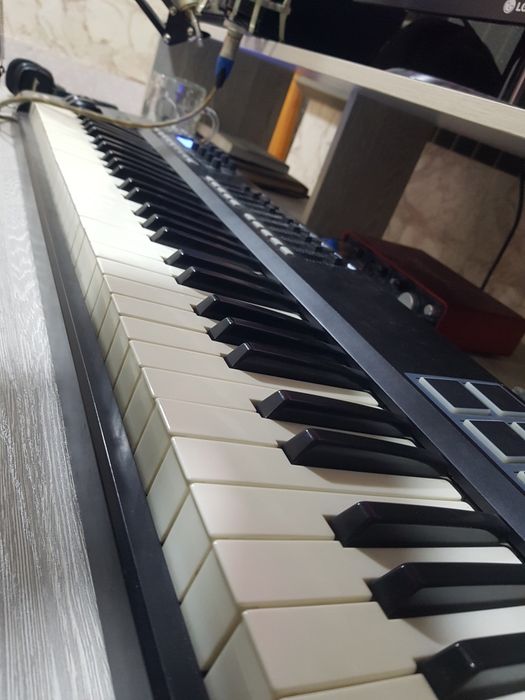 Midi klavish Srochno sotiladi