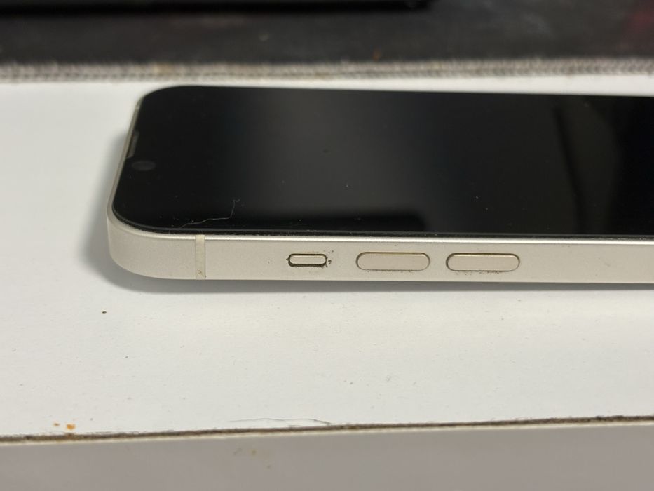 Продавам iPhone 14 – бял, отлично състояние
