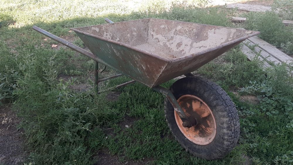 Продается кафель, тачка для стройтельных работ