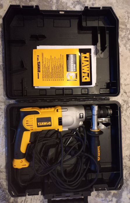 Masina de gaurit si insurubat (bormasina) cu percutie Dewalt DWD524