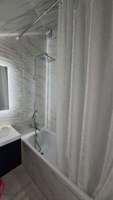 Раковина, ванна, унитаз, душевой гарнитур