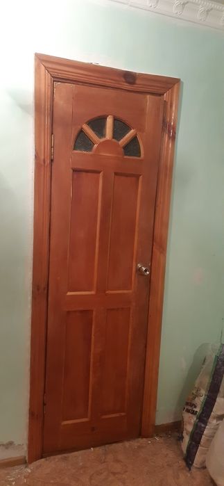 Продам б/у двери деревянные