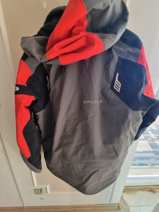 Vând  costume profesionale  pentru  ski