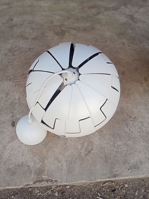 vând lustre noi 180