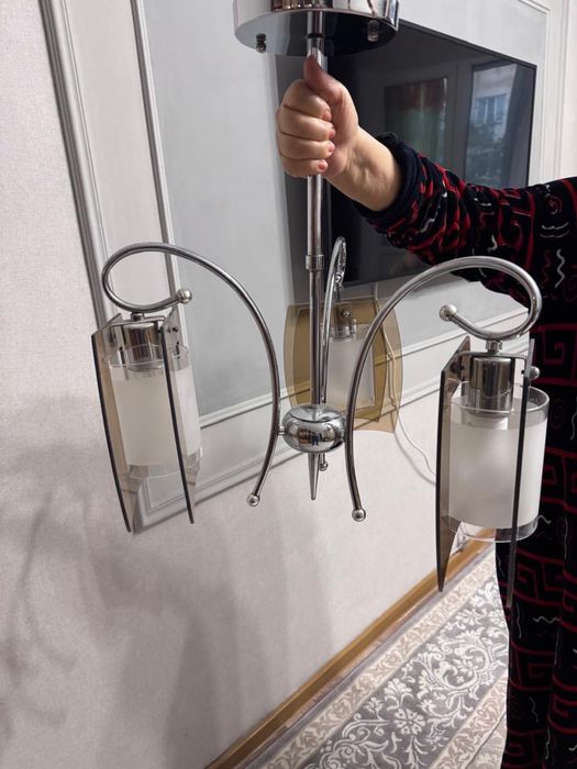 Продам люстру трехрожковую