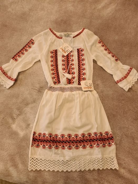Compleu traditional romanesc pentru fetiță  6 ani