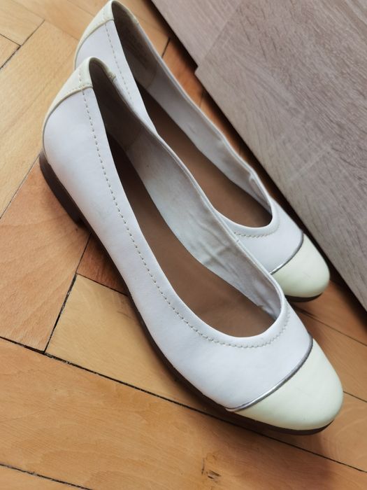 Бели обувки Кларкс/Clarks/