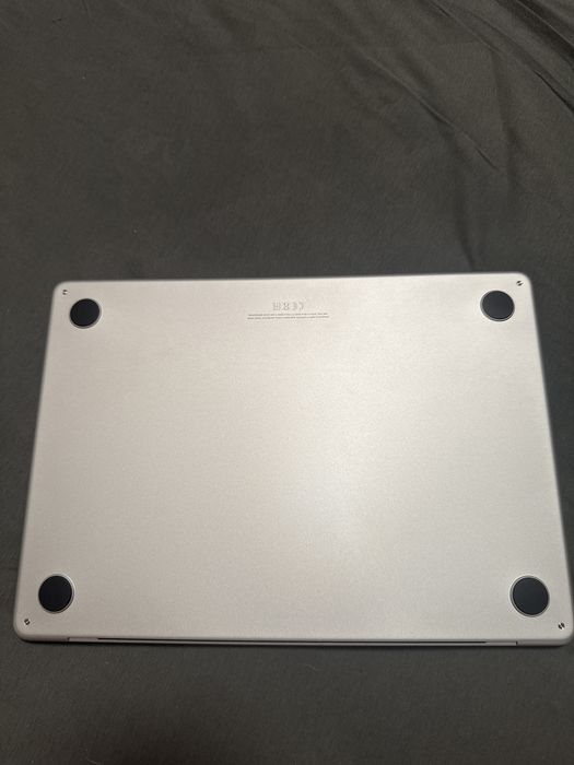 ЧИСТО НОВ Mackbook!!!