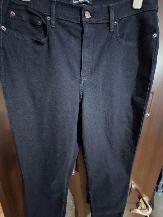 Blugi noi Calvin Klein pentru damă