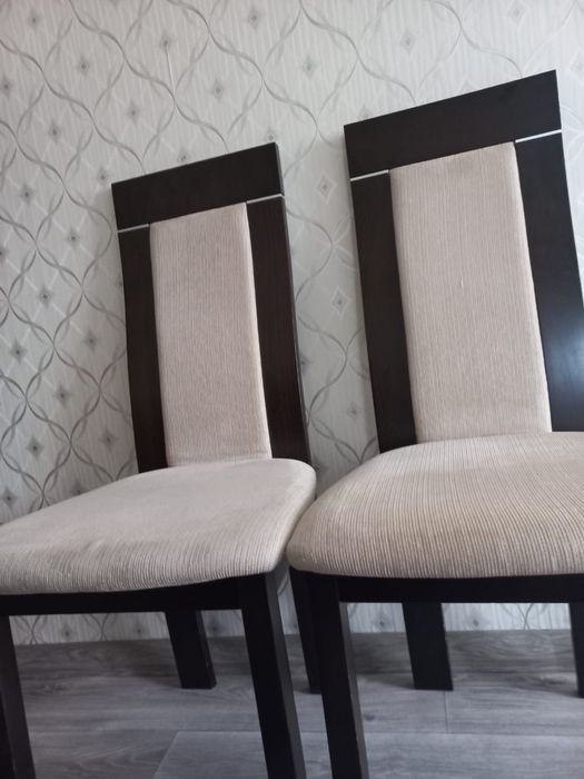 Стол расдвижной с стульями