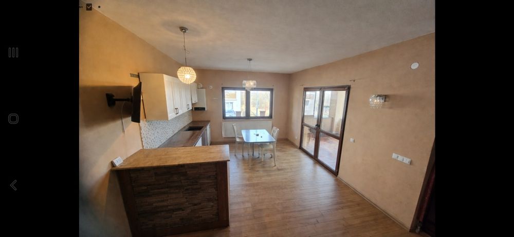 Apartament 3 camere, 2 bai (100mp, pretabil muncitori), curte proprie,