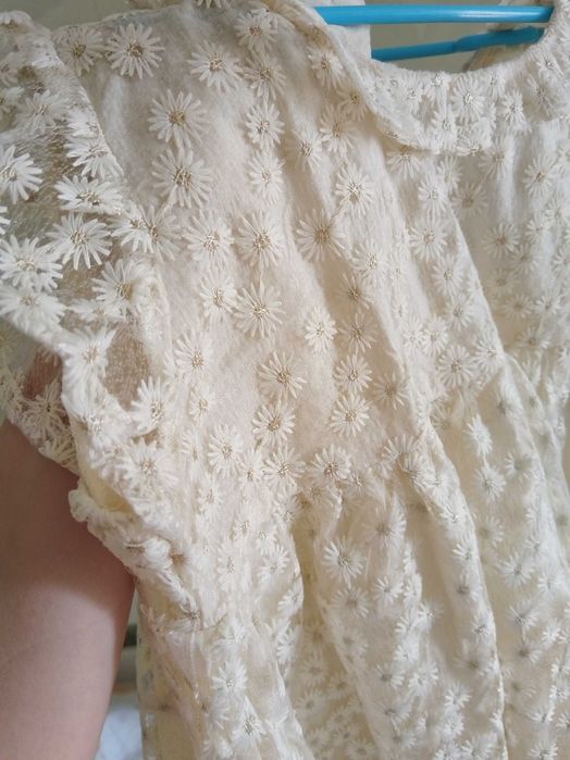 Продам  три детских платья на 4-5-6лет