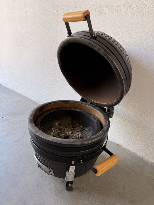 Gratar gradina cu carbuni, fix, din ceramica + inox, 55 x 55 cm, Landmann Kamado 572, cu capac, cu ceas de temperatura, 2 niveluri de gatit