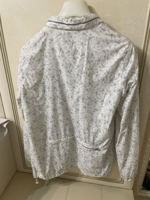 Продам легкую курточку