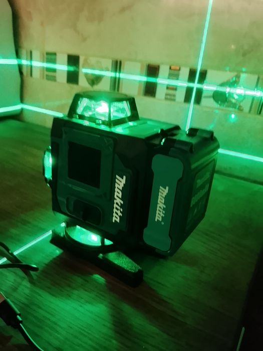 Nivel laser makita cu cu 16 linii și baterie de 6a Nou