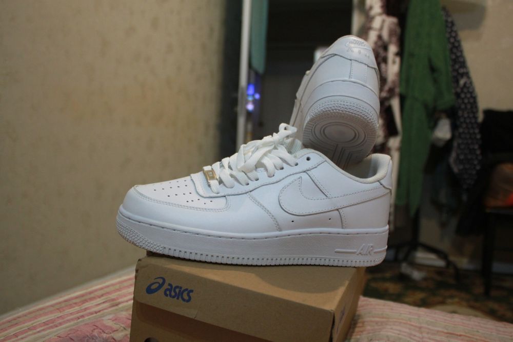 Продам абсолютно новые кроссовки