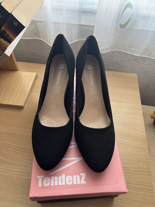 Обувки на висок ток