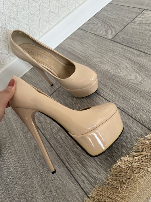 Продам босоножки  3000тг