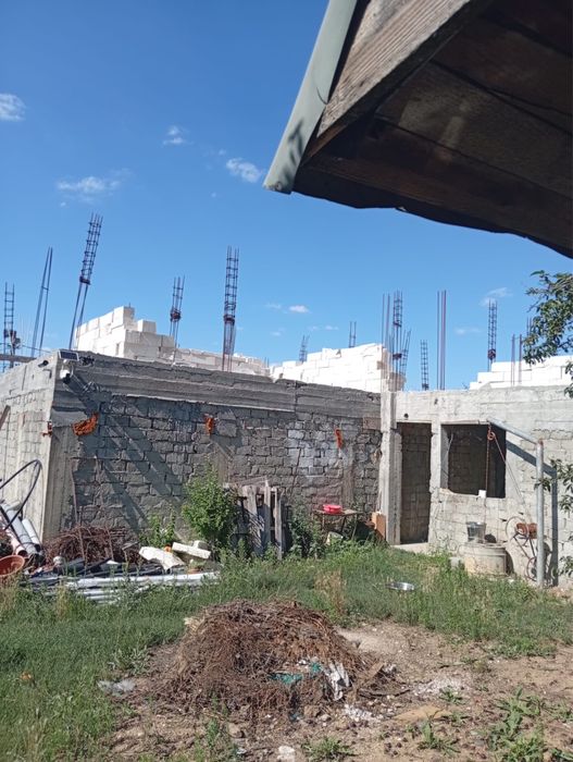 Casa cu teren de vanzare