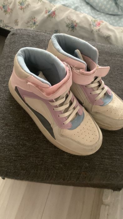 Продам обувь для девочки 32-33-34 размер