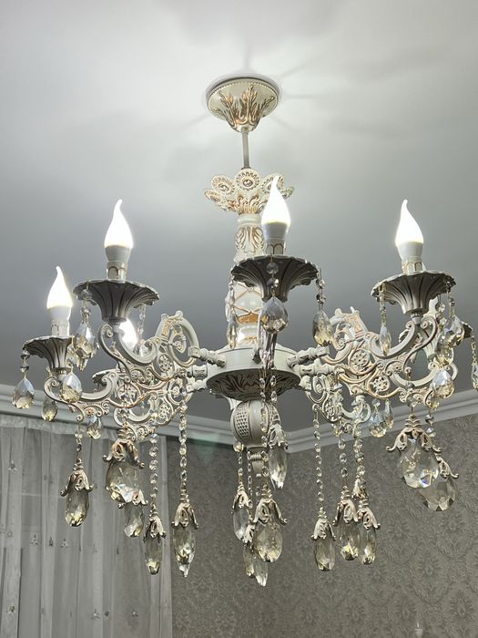 Продам люстру в отличном состояний