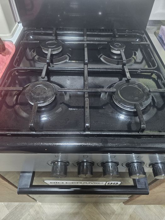 Продам газовую плиту