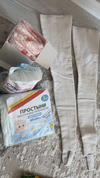 Чулки компрессионные и необходимое для сумки в роддом