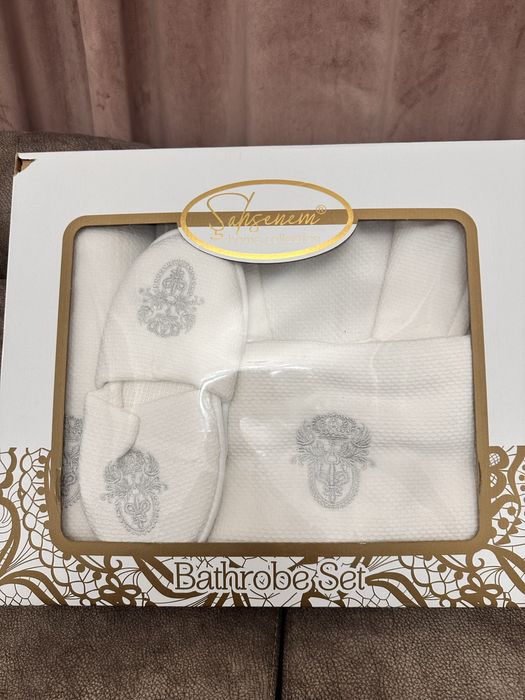 Набор банный (халат + тапочки + полотенца)