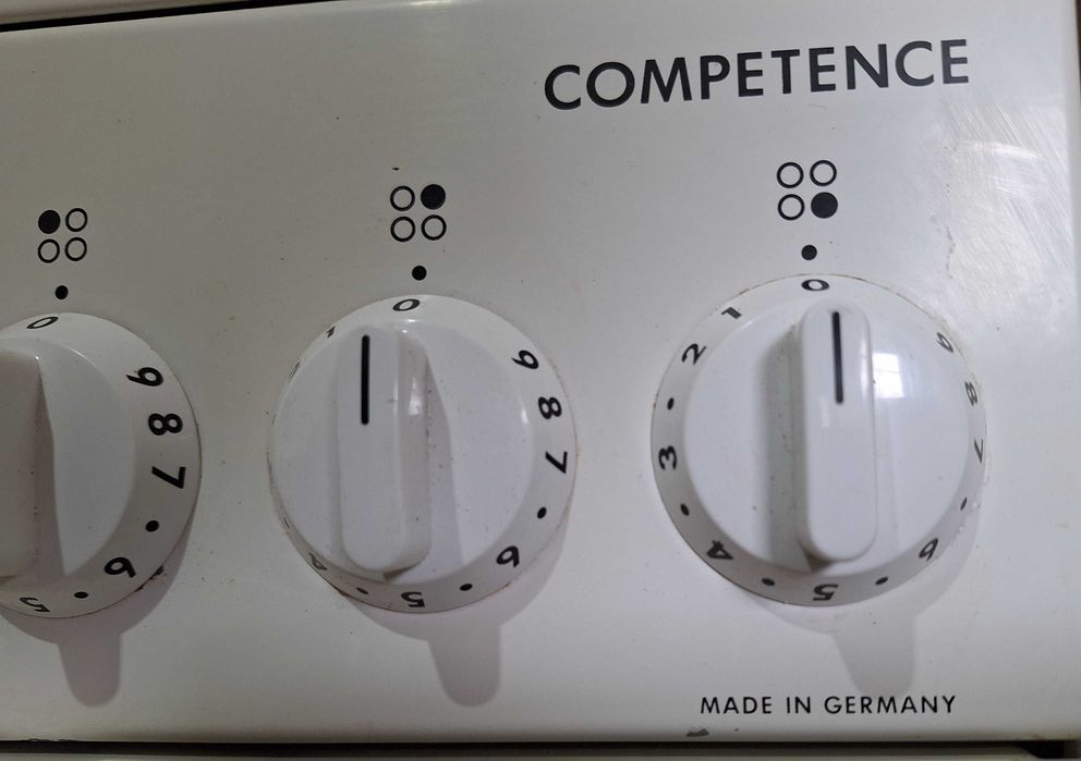 Готварска печка AEG свободно стояща