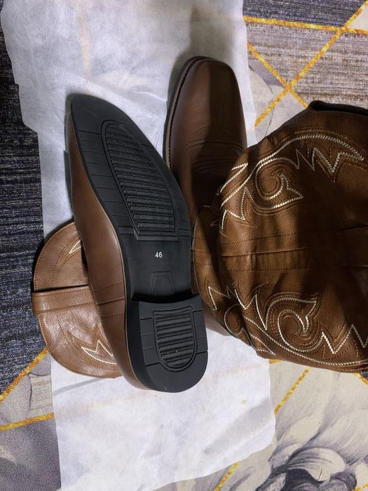 В продаже ковбойские сапоги