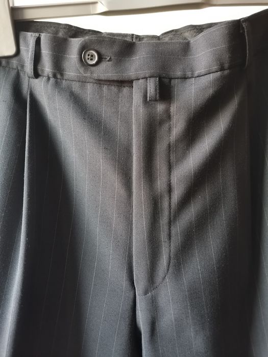 Costum barbati bleumarin cu dungi Adam's
