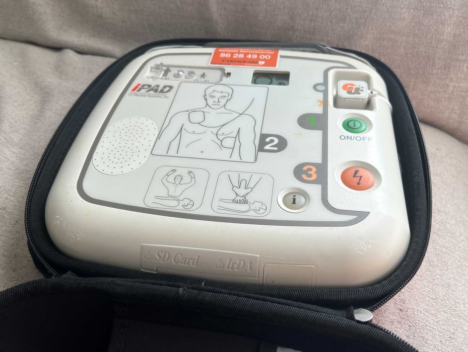 Defibrilator semiautomat IPAD CU-SP1 complet accesorii sigilate