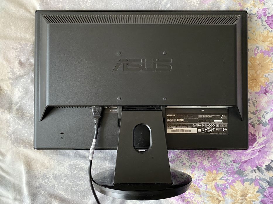 Монитор ASUS.