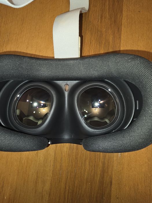 Meta Quest 2 – Experiență VR Premium, Stare Impecabilă