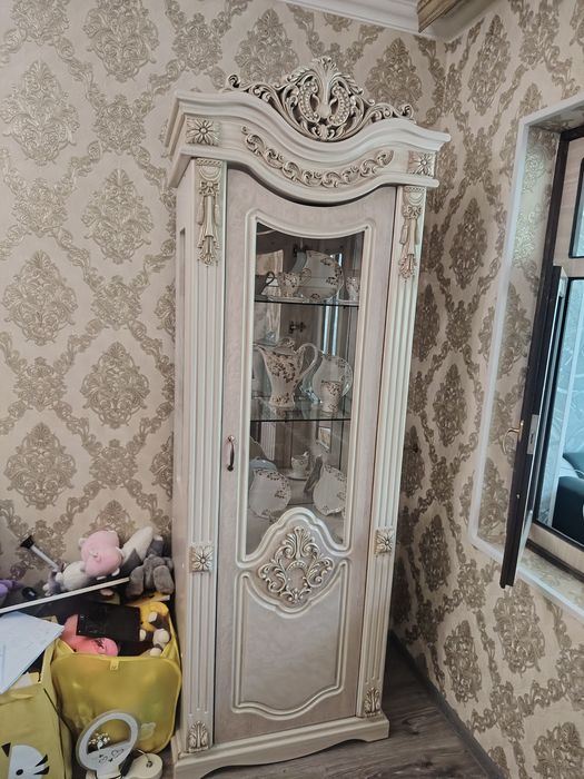 Срочно продам комод с пеналом в отличном состояние