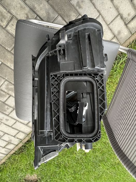 Far mercedes w205 partea stanga