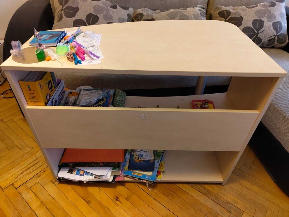 Детско бюро  и Стол IKEA с регулируема височина