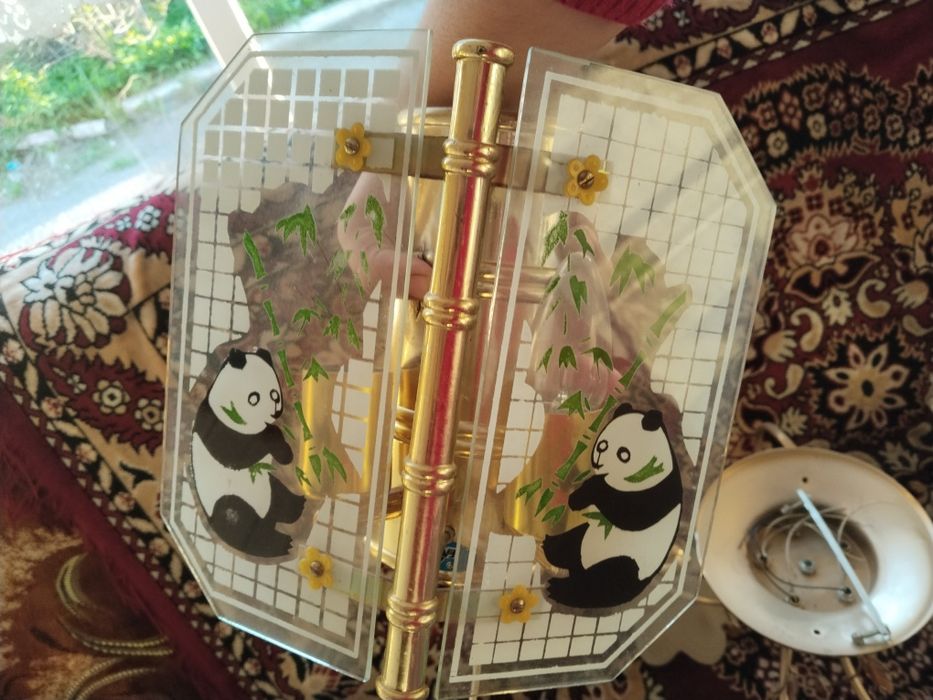 Продам люстры и ночник